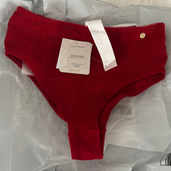Fabletics Red Seamless Set - Picture 6 of 6